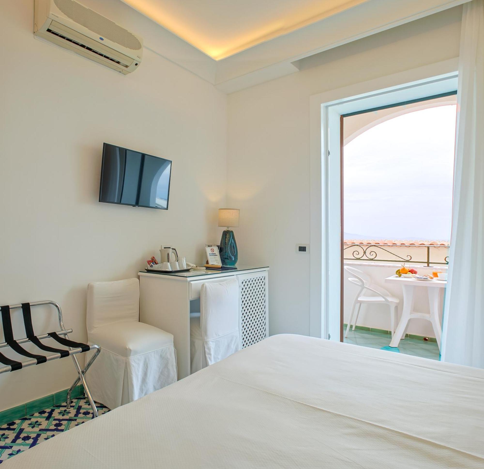 Aurora Hotel 4*